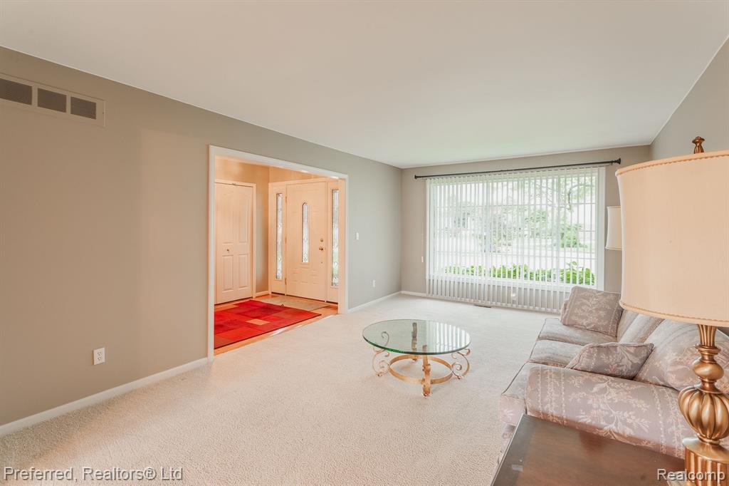 41130 WHITE HAVEN Court, Northville, MI 48168 — Photo 7