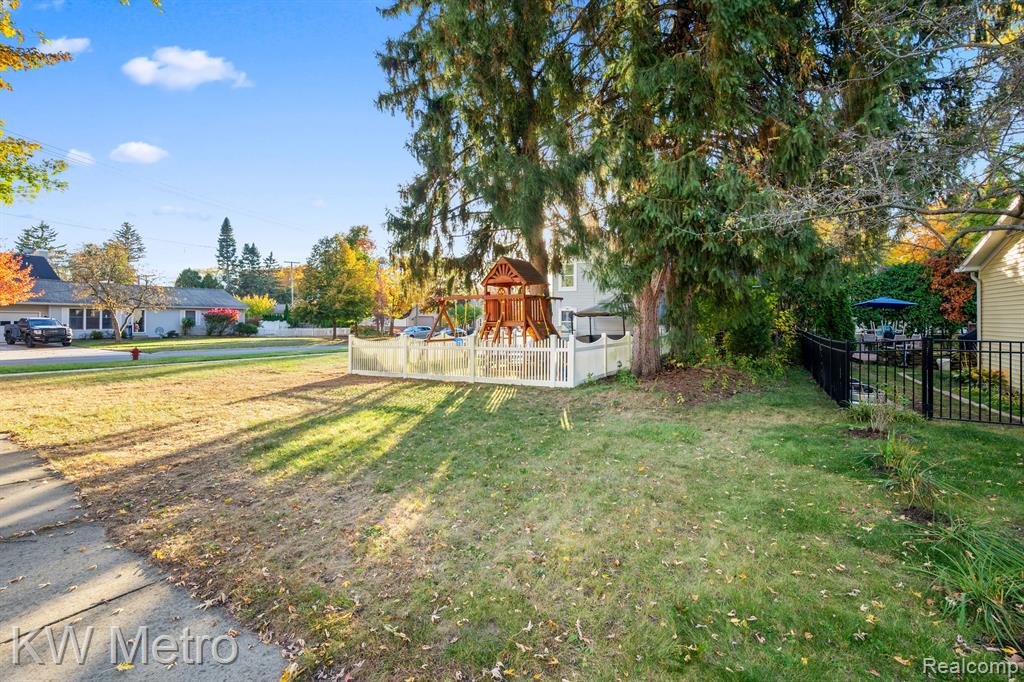 735 E HURON Street, Milford, MI 48381 — Photo 34