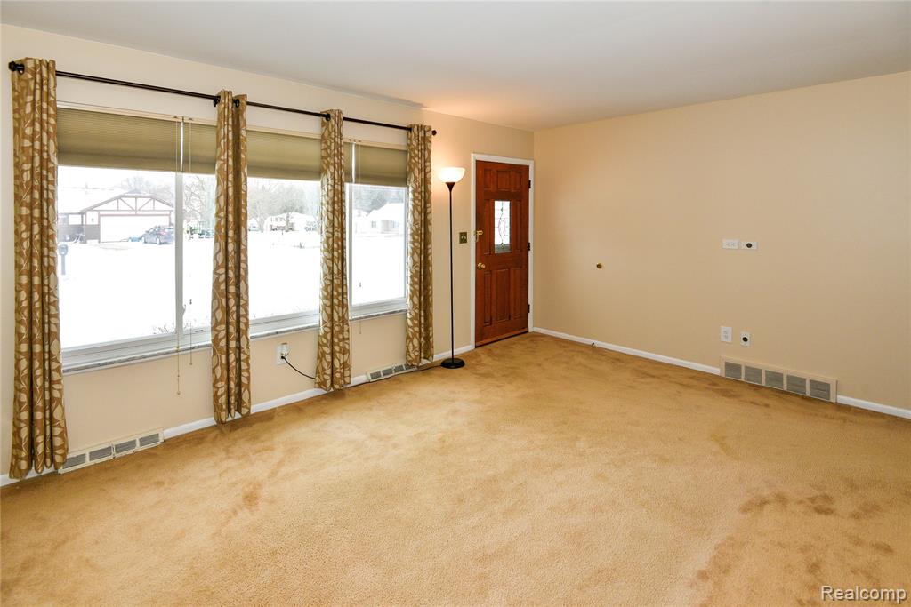 884 Eugene Drive, Oxford, MI 48371 — Photo 9