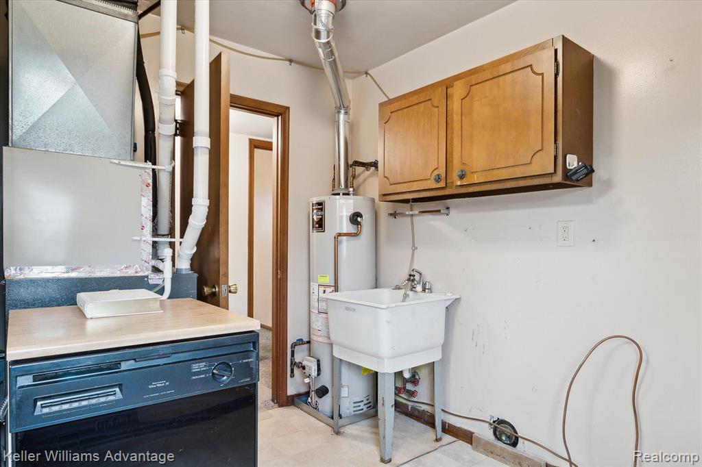 4942 HARDING Street, Dearborn Heights, MI 48125 — Photo 16