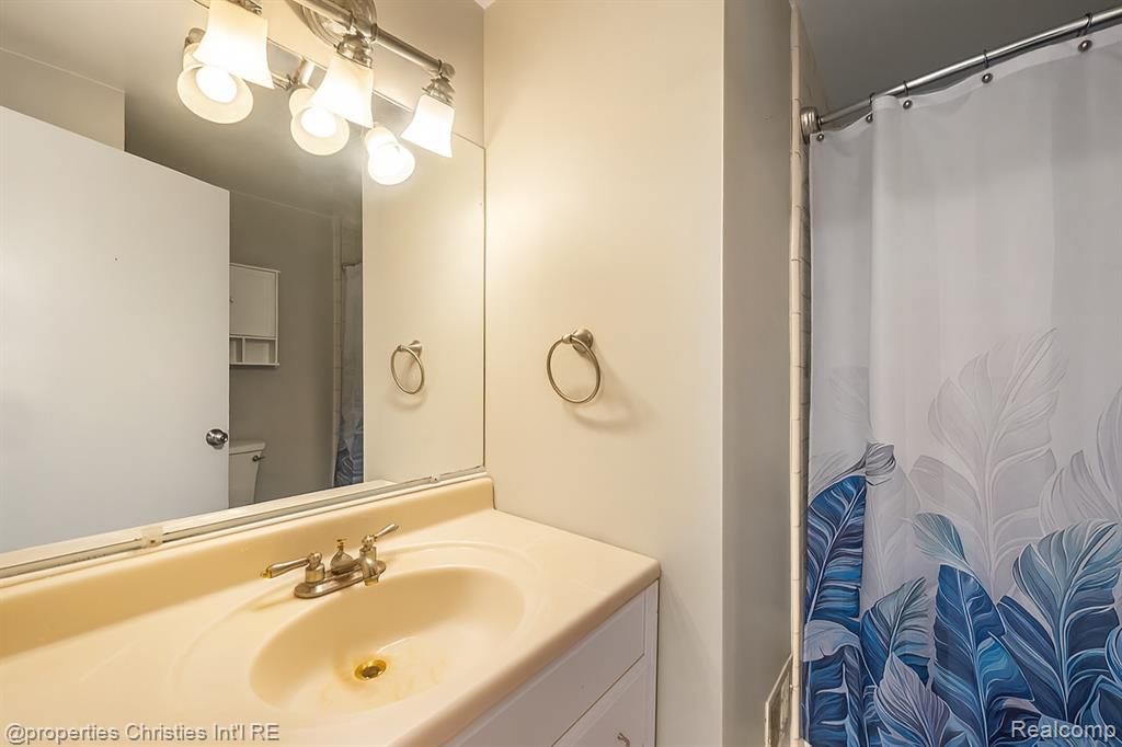6972 Harvard Lane, Canton, MI 48187 — Photo 16