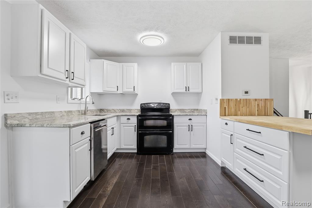 2465 Egelston Avenue, Burton, MI 48509 — Photo 11