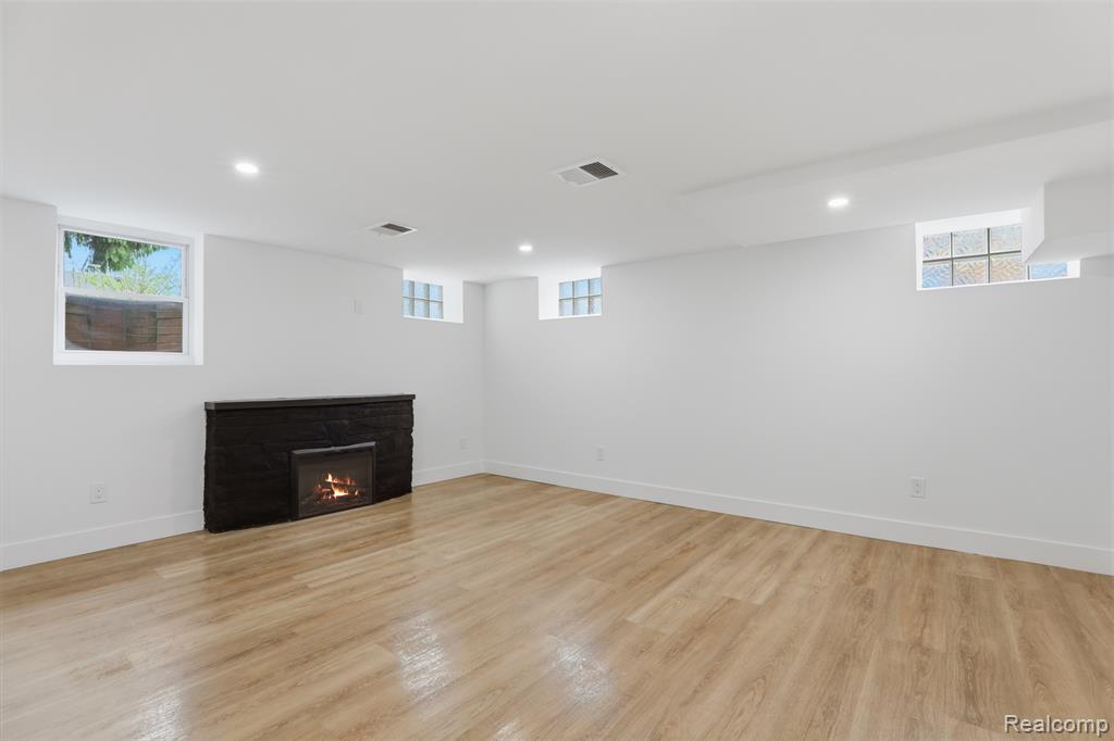 18001 Elizabeth Street, Roseville, MI 48066 — Photo 31
