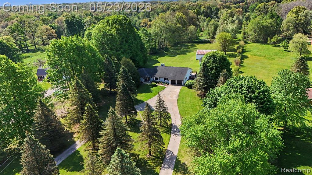 10306 Oakhill Road, Holly, MI 48442 — front exterior