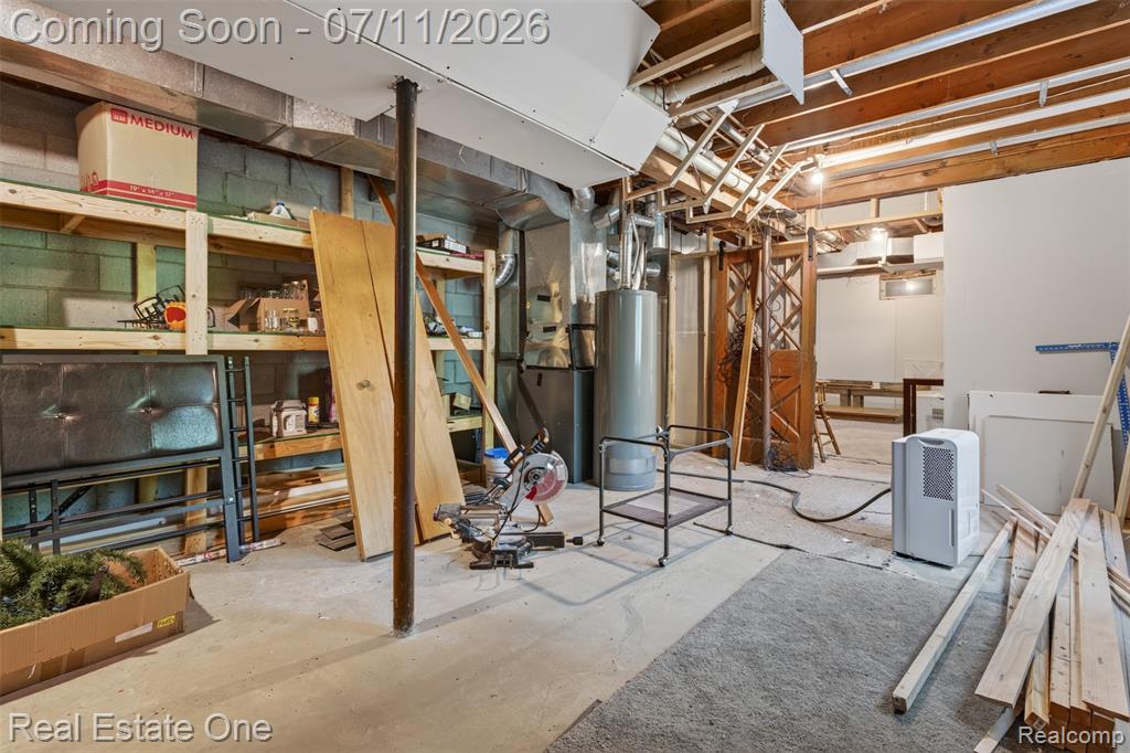 310 S Van Road, Holly, MI 48442 — Photo 43