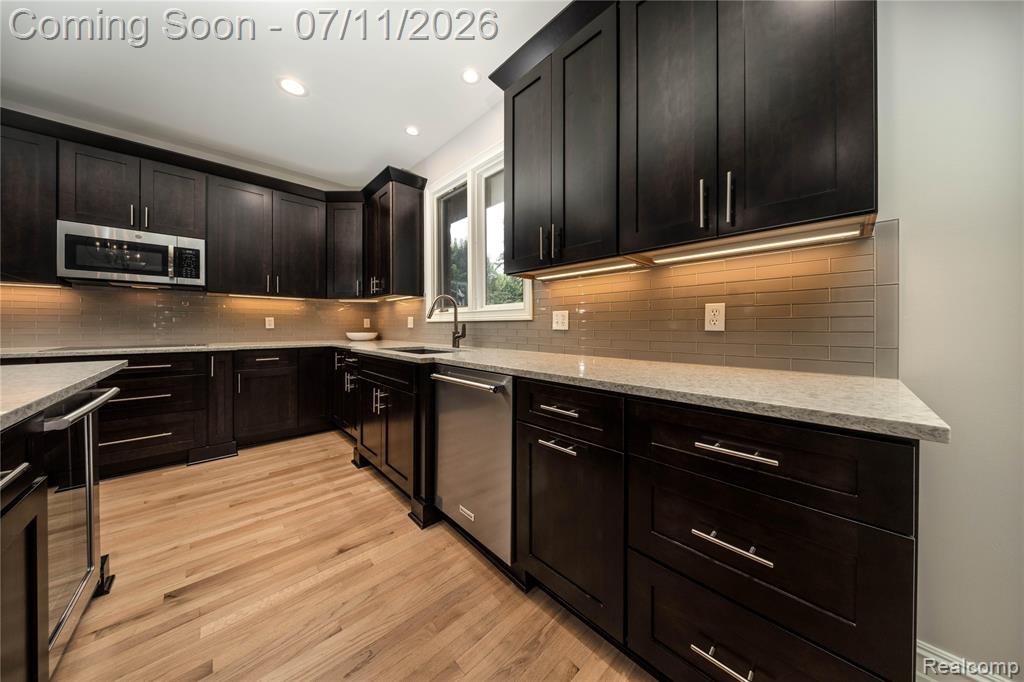 819 Majestic Drive, Rochester Hills, MI 48306 — Photo 12