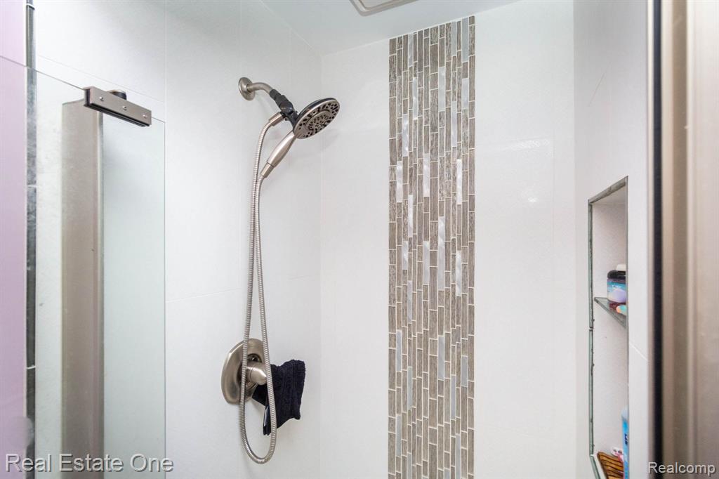6011 Walker Drive, Troy, MI 48085 — Photo 27