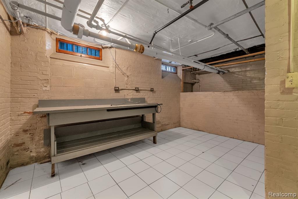 16761 E Jefferson Avenue, Grosse Pointe, MI 48230 — Photo 41