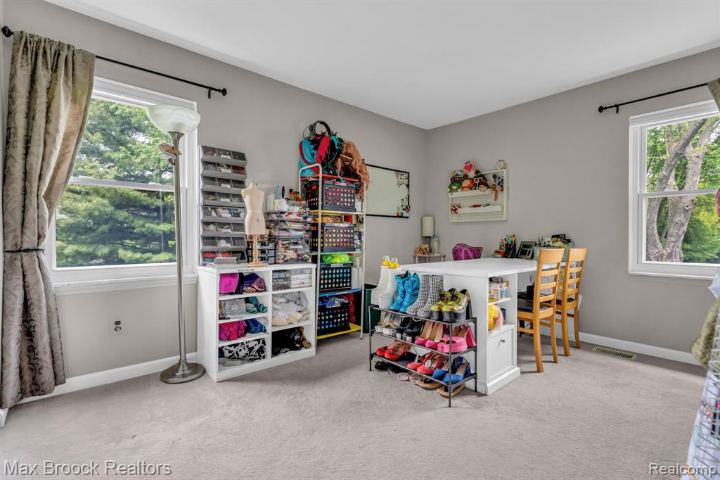 591 S Spinningwheel Lane, Bloomfield Hills, MI 48304 — Photo 21