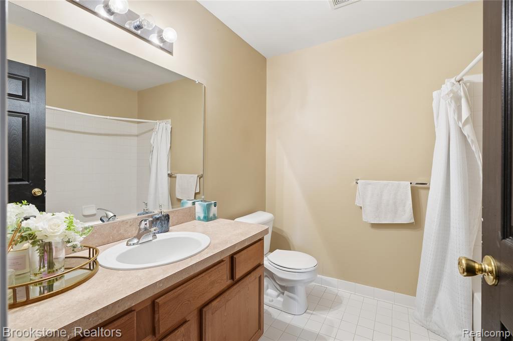 15308 Yale Drive, Clinton Twp, MI 48038 — Photo 15