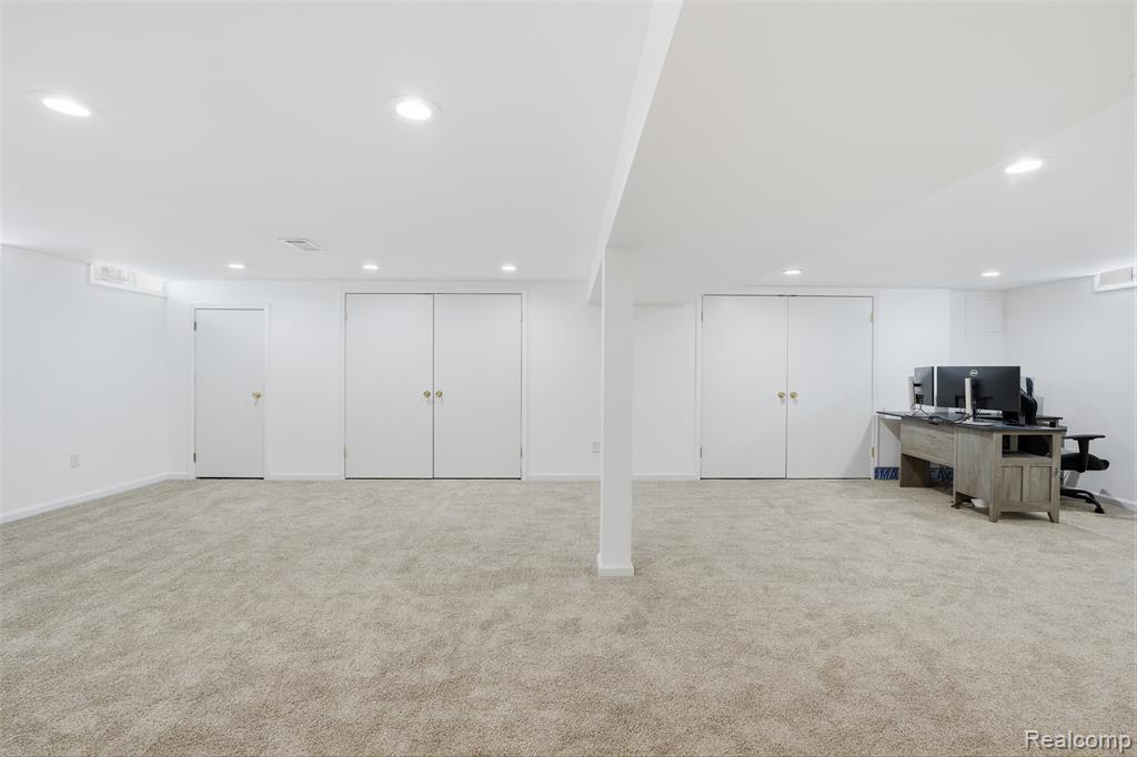 25961 Warrington Street, Dearborn Heights, MI 48127 — Photo 30