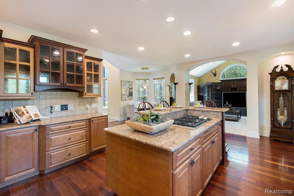 8294 WARWICK GROVES, Grand Blanc, MI 48439 — Photo 15