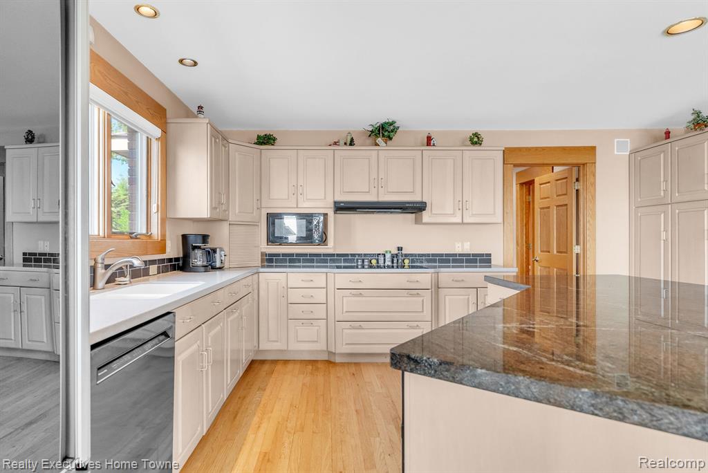 2975 Sandy Oaks Lane, Fort Gratiot, MI 48059 — Photo 18