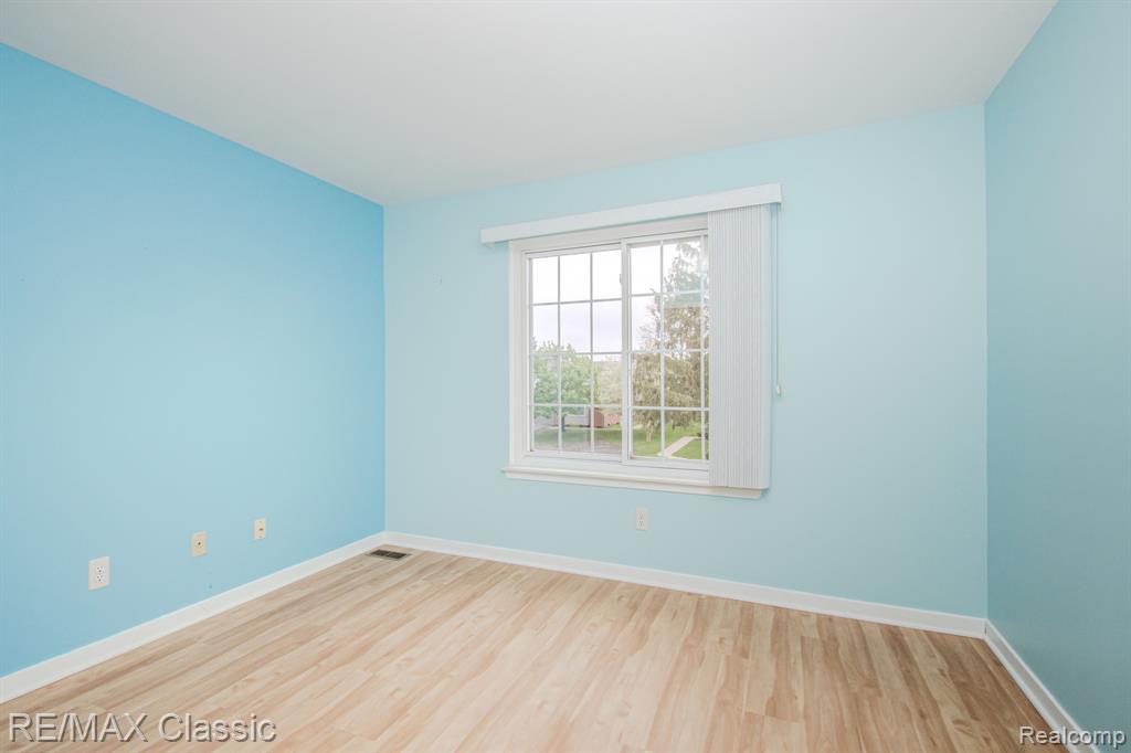 514 WINWOOD Circle, Walled Lake, MI 48390 — Photo 22
