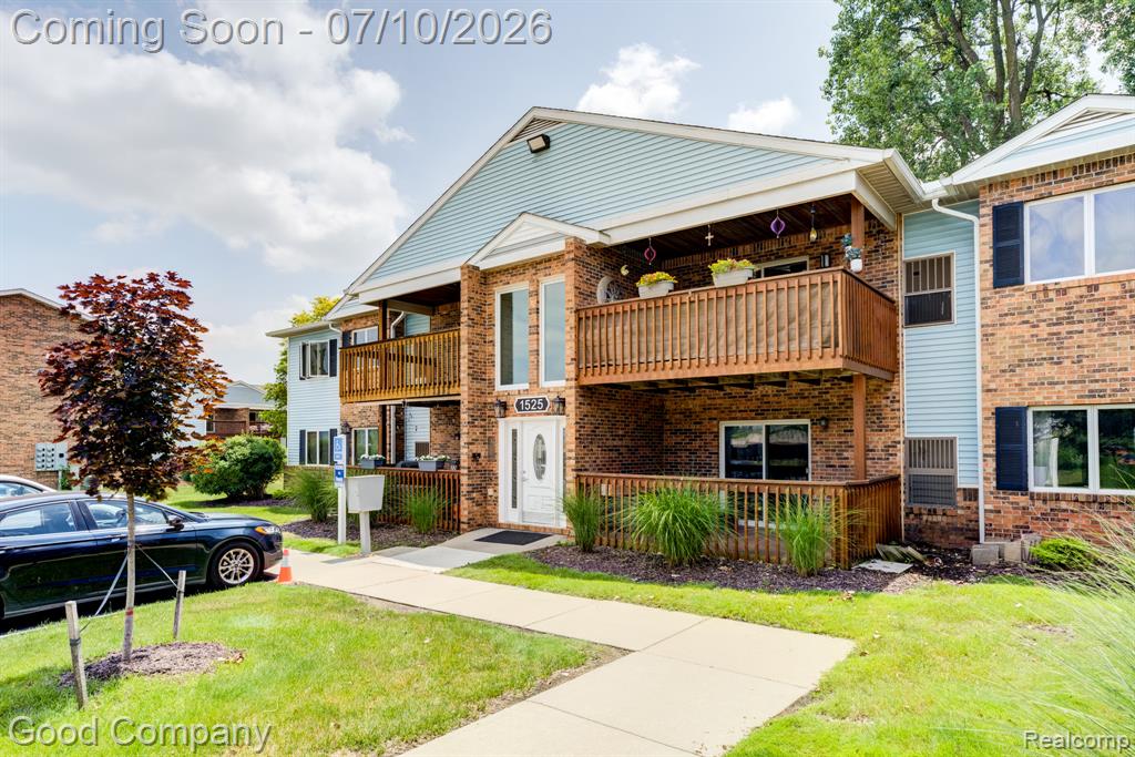1525 Harbour Court, 73, Trenton, MI 48183