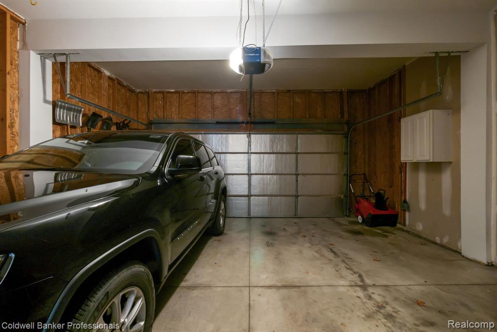 8525 Barrington Drive, Ypsilanti, MI 48198 — Photo 45