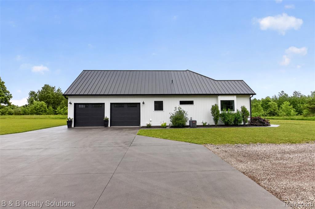 6204 Fish Lake Road, North Branch, MI 48461 — Photo 59