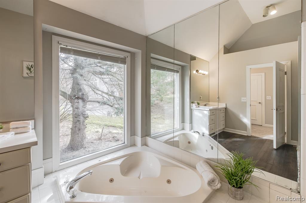 6351 Cherry Tree Court, Rochester Hills, MI 48306 — Photo 39