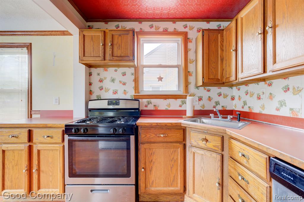 1355 Harvard Road, Berkley, MI 48072 — Photo 12