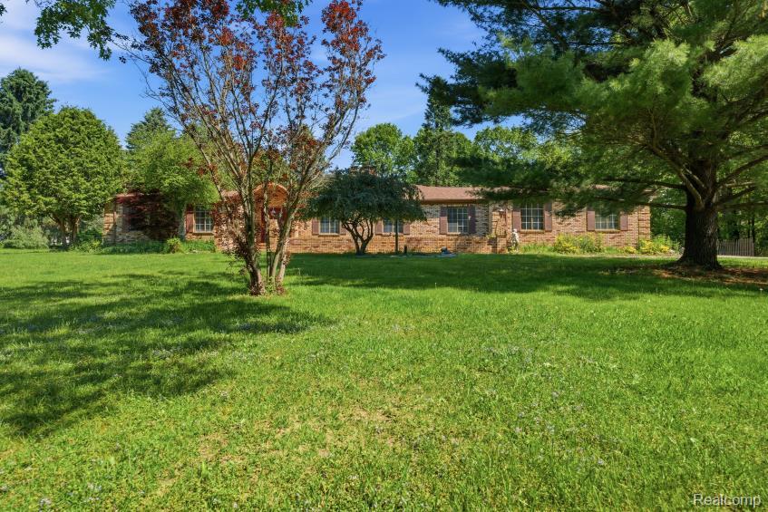 7020 Rattalee Lake NW, Clarkston, MI 48348 — Photo 5