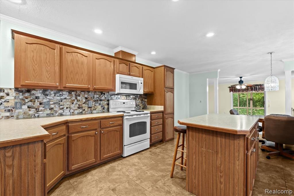 11078 Wood Run Circle, South Lyon, MI 48178 — Photo 8