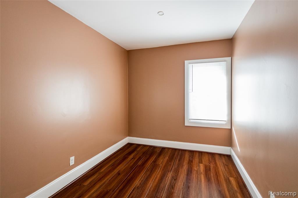 5435 Burns Street, Detroit, MI 48213 — Photo 17