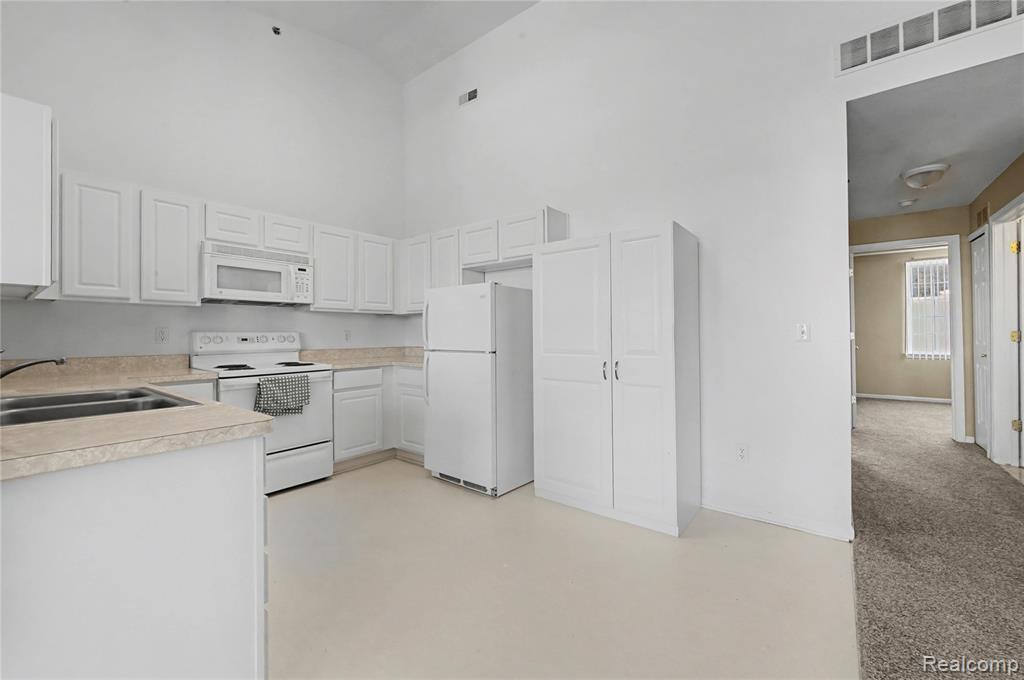 43039 Strand Drive, Sterling Heights, MI 48313 — Photo 10