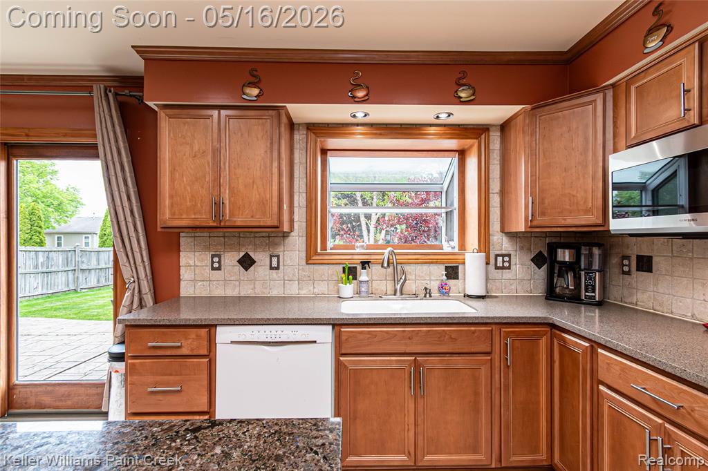 47038 Sarnus Drive, Macomb, MI 48044 — Photo 15