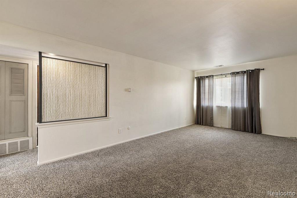 8270 CRESTVIEW Drive, C7, Sterling Heights, MI 48312 — Photo 8