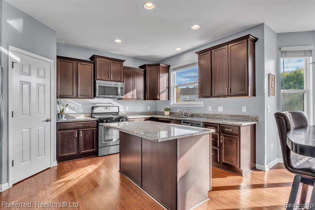 28430 Oakmonte Circle E, New Hudson, MI 48165 — Photo 24
