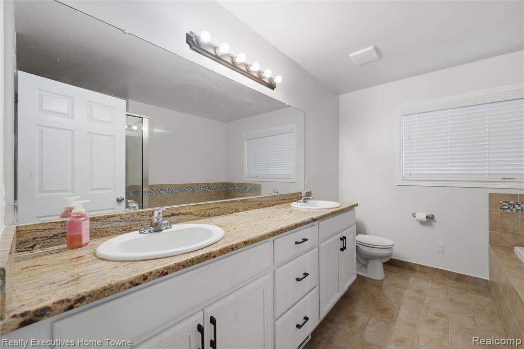 50486 Torrey Pines Drive, Macomb, MI 48042 — Photo 24