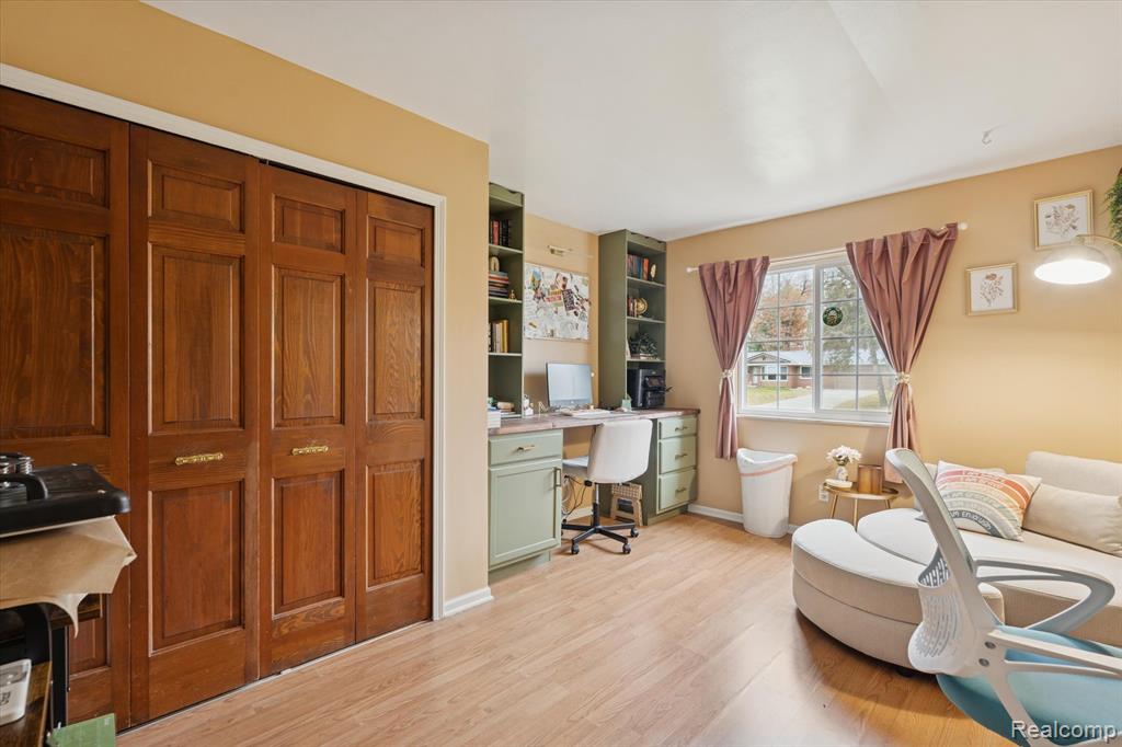 8474 Wesley Drive, Flushing, MI 48433 — Photo 28