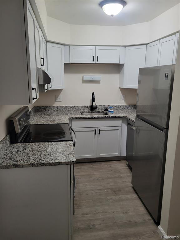 7414 MANOR Circle, Westland, MI — Photo 13