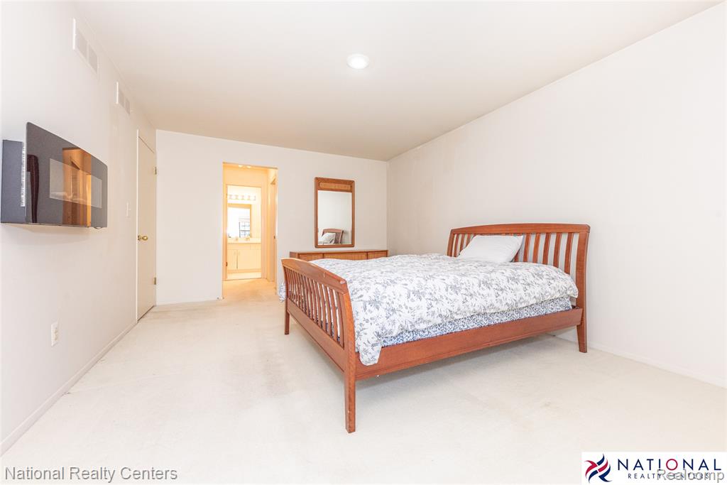 29705 Pine Ridge Circle, 35, Farmington Hills, MI 48331 — Photo 17