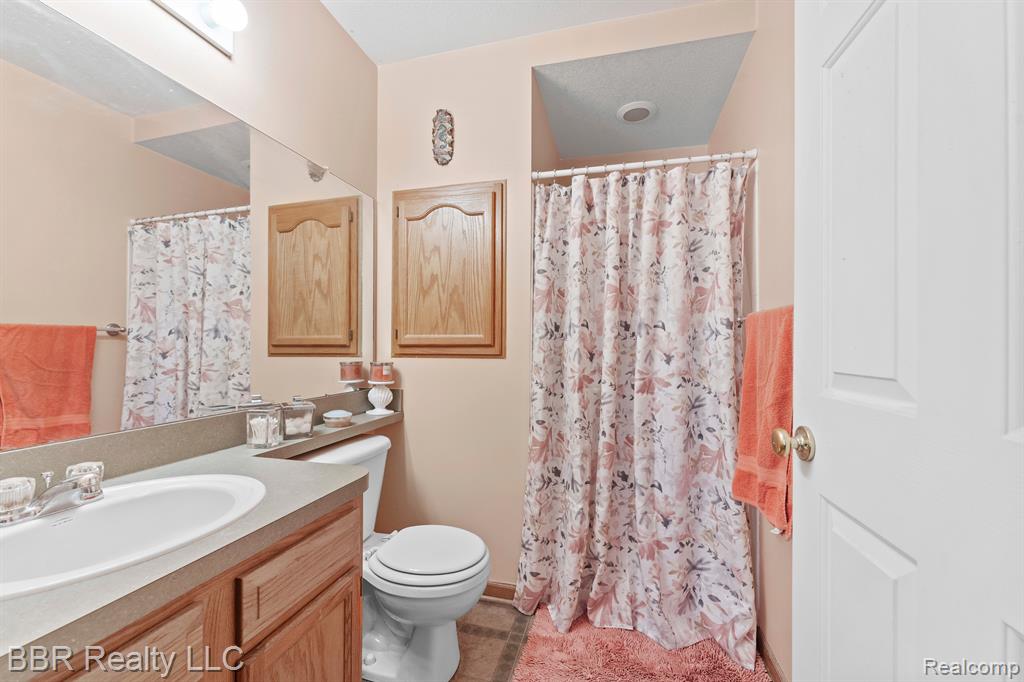 5485 GREENWAY Drive, Trenton, MI, 48183