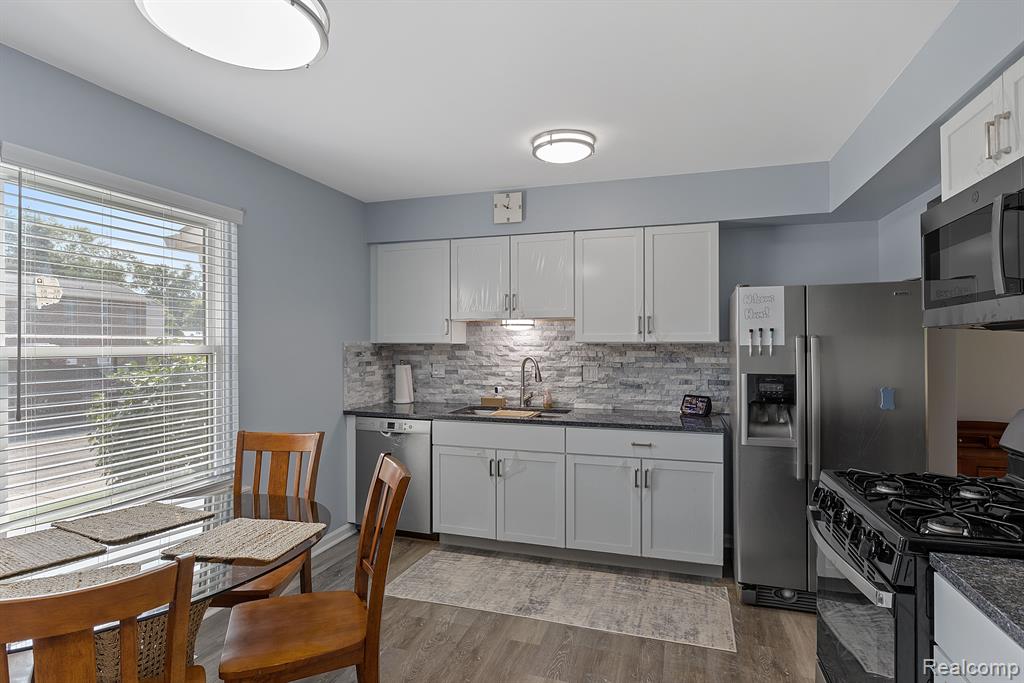 8387 LAKEVIEW Court, Ypsilanti, MI 48198 — Photo 11