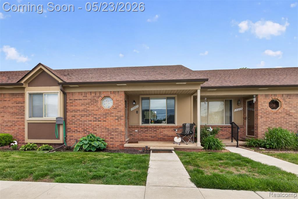 17207 Kingsbrooke Drive, Clinton Twp, MI 48038
