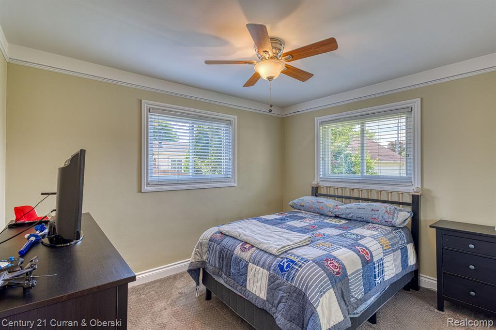 8943 ROSLYN Street, Livonia, MI 48150 — Photo 12