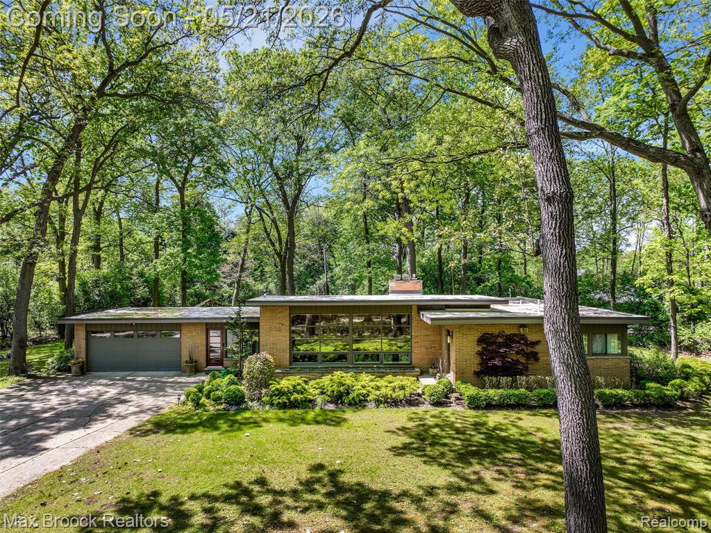 255 N Berkshire Road, Bloomfield Hills, MI 48302 — front exterior