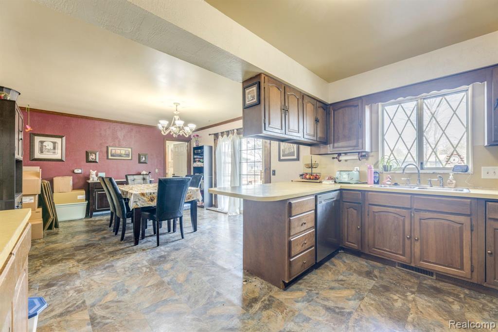 4050 DEVONSHIRE Road, Fort Gratiot, MI 48059 — Photo 9