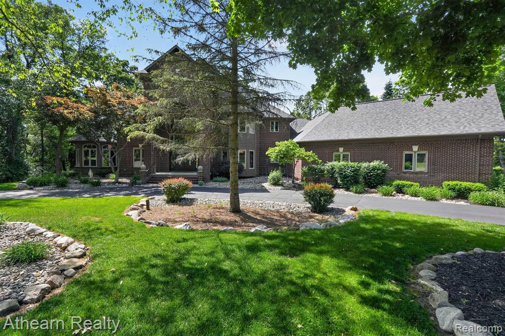 5326 Lake Forest Boulevard - Photo 2