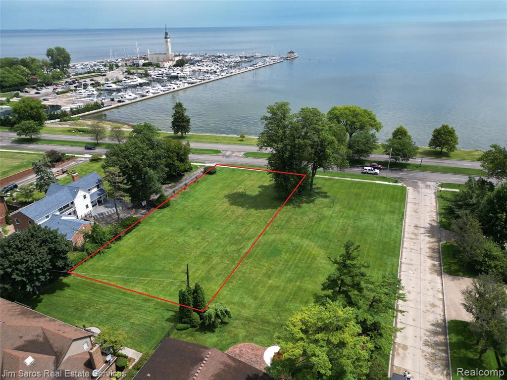 749 Lake Shore Road, Grosse Pointe Shores, MI 48236