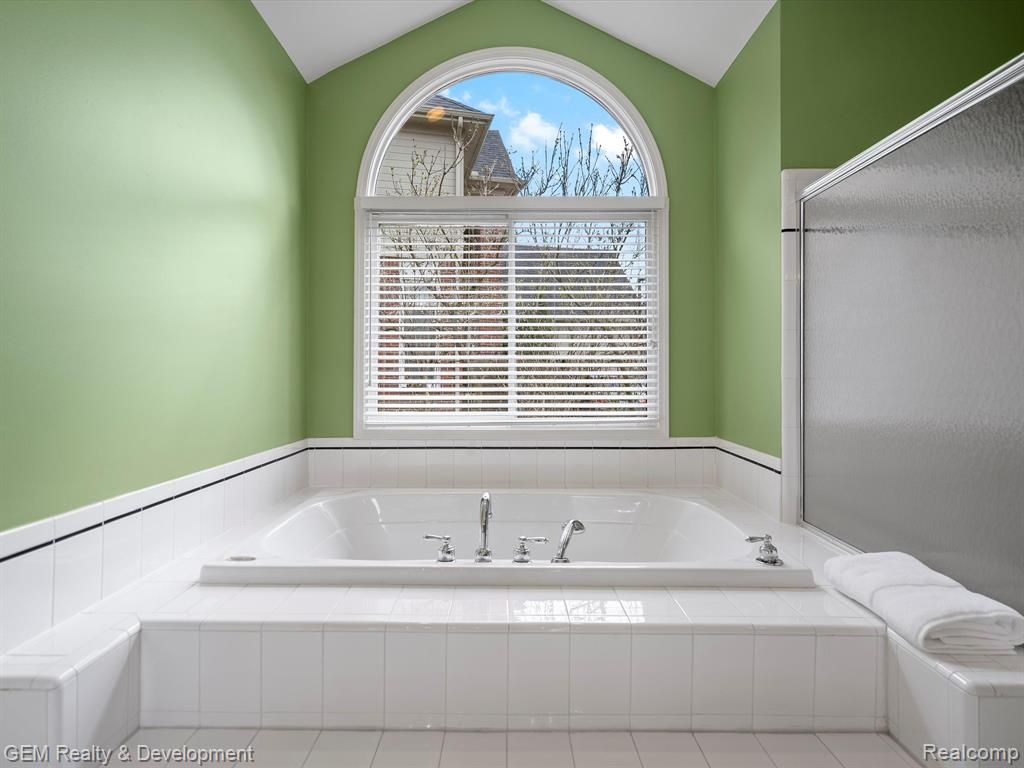 7487 KENNINGTON Boulevard, West Bloomfield, MI — Photo 16