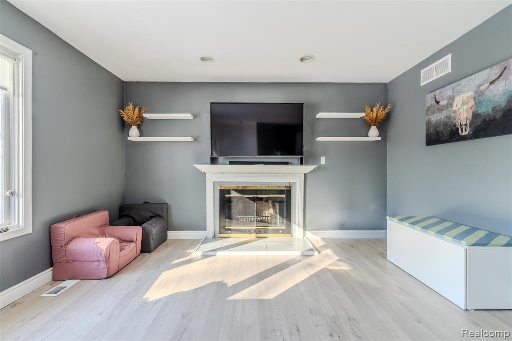 6790 Grassland Avenue, West Bloomfield, MI 48324 — Photo 5