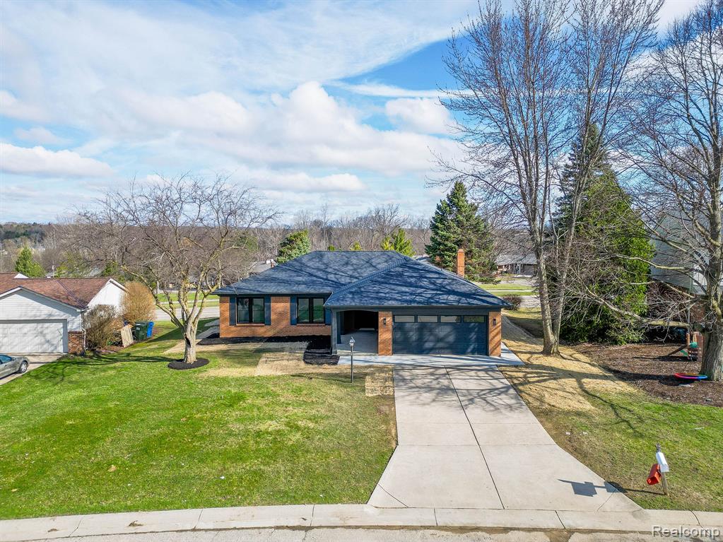 822 DAHLIA Lane, Rochester Hills, MI 48307 — Photo 2
