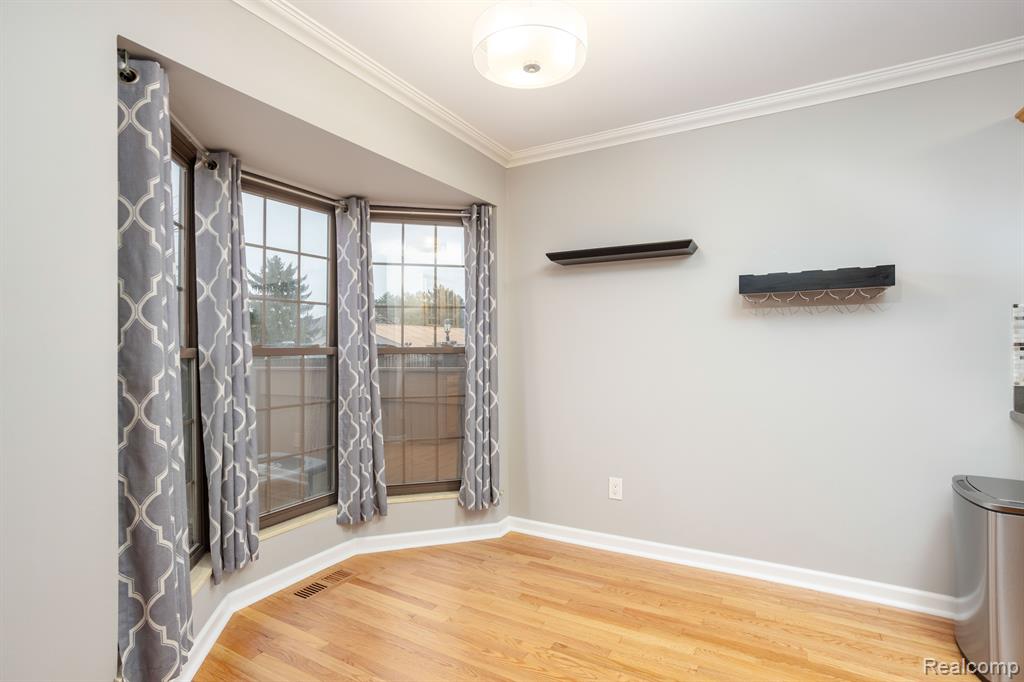 22213 PONDVIEW, 26, Novi, MI — Photo 6