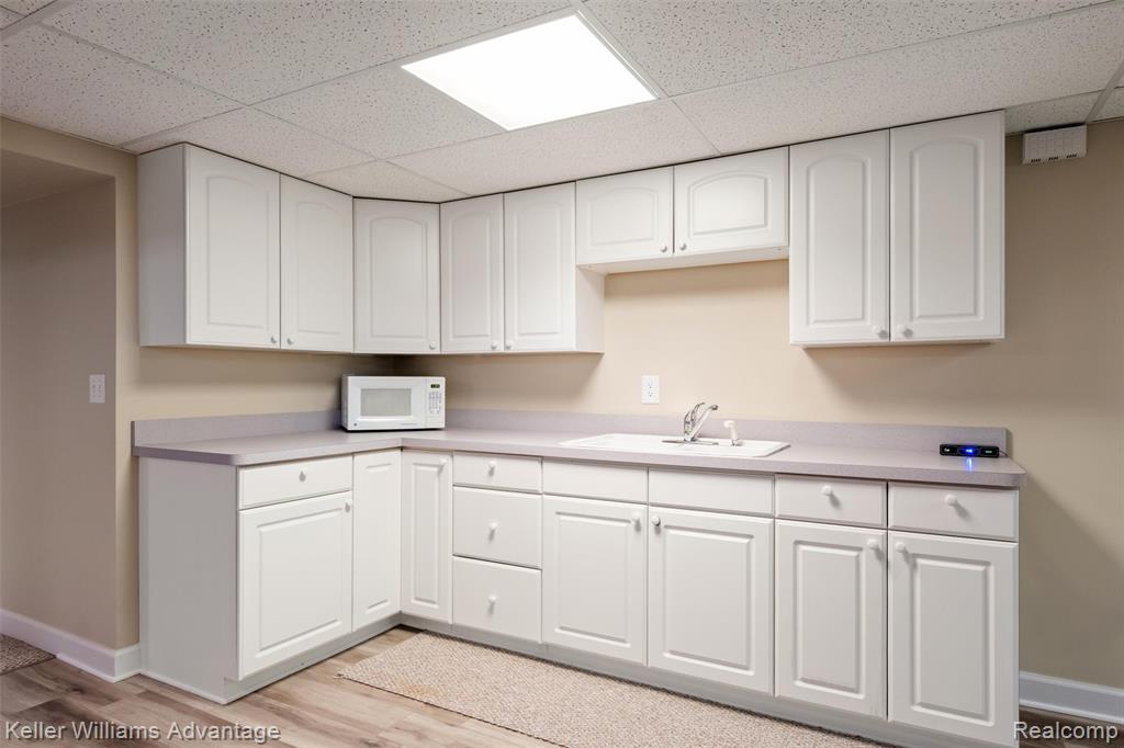 2850 Santia Drive, Troy, MI, 48085