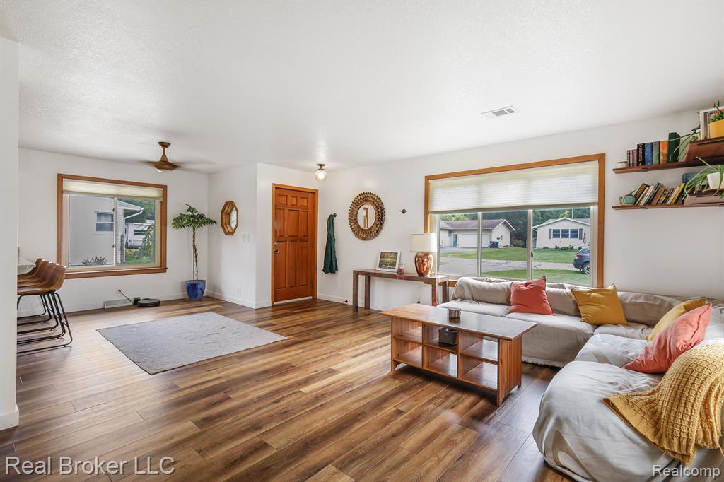 8029 WOODHALL Road, Birch Run, MI 48415 — Photo 2