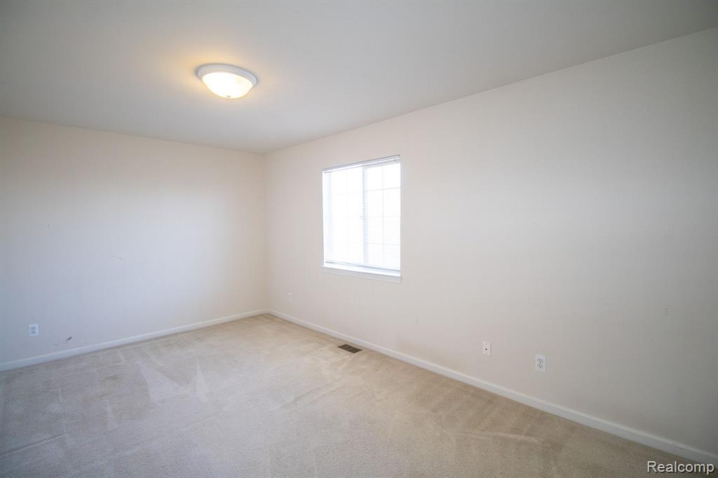 7051 MAGNOLIA Lane, Waterford, MI 48327 — Photo 18
