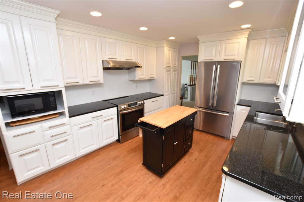 3275 Golfhill Drive, Waterford, MI 48329 — Photo 16